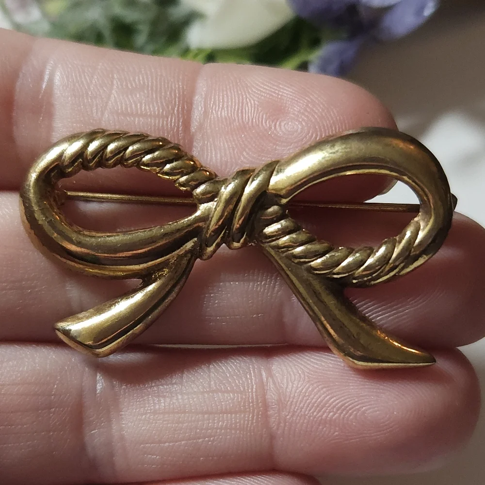 Vintage Gold Plated Ribbed Bow Brooch Large Golden Bow Brooch